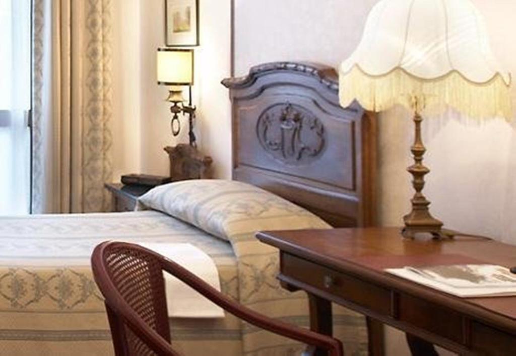 Conte Biancamano 3*